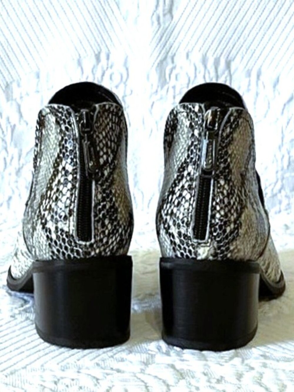 BLONDO WOMEN'S WATERPROOF SNAKE PRINT BOOTIES, NWOT, 9.5M, ANKLE BOOTS - Picture 5 of 9